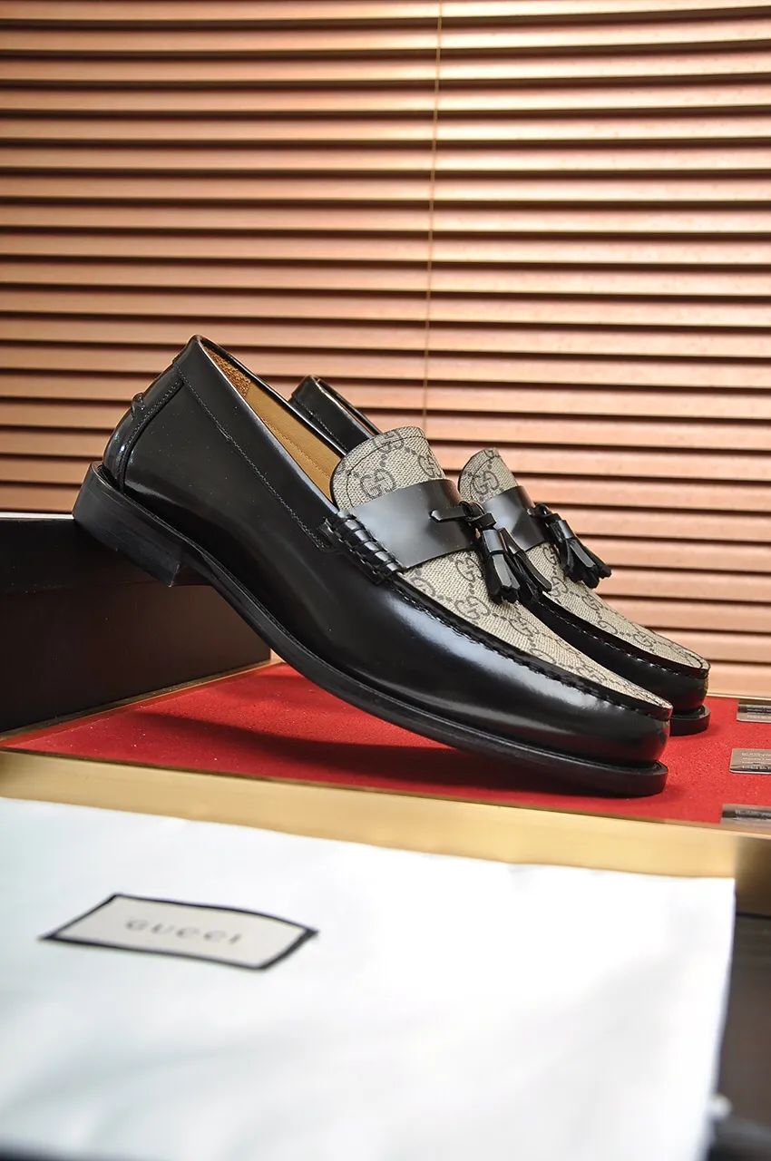 Men's shoes💰560💶Italy's top luxury men's shoe giant (GUCCI) (Gucci) (full cowhide lining) new arrival🍃Original European style🔰 Pleasant to the eye😍In order to make the shoes more durable and non-deformable🌀The production continues to follow traditional methods but there is still no lack of innovation💪Choose original sheepskin for the leather♻️ Smooth and natural And extra bright ⭐Made of imported cowhide, the first choice of rich people 38-45 (45 customized)
